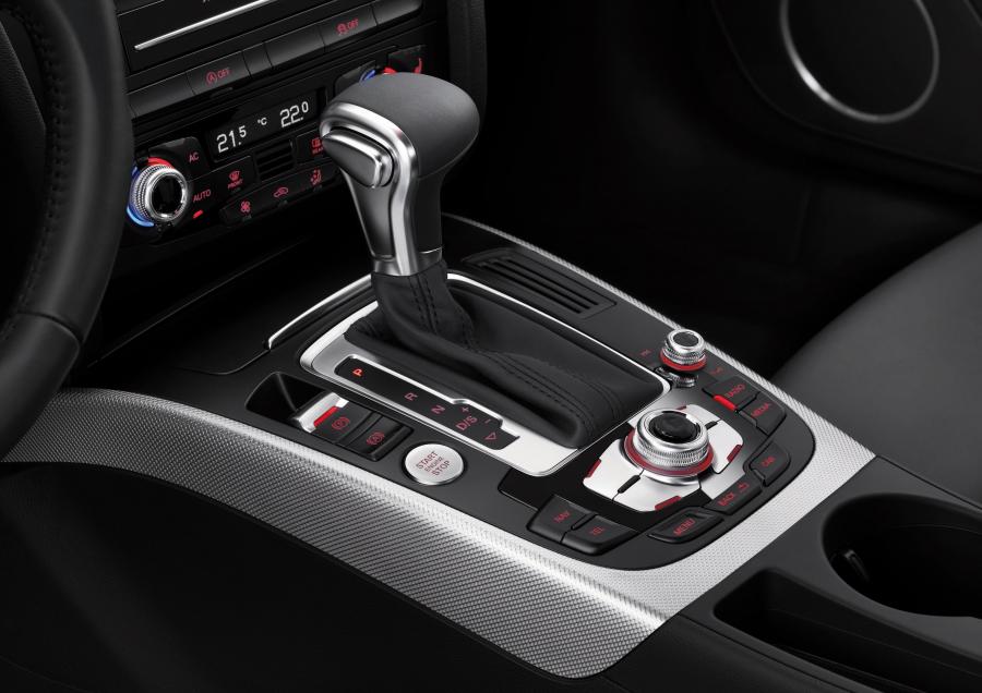 Детали интерьера Audi A5 Coupe 3.0 TDI Quattro 2011 года  (WW) (фото 22 из 40)
